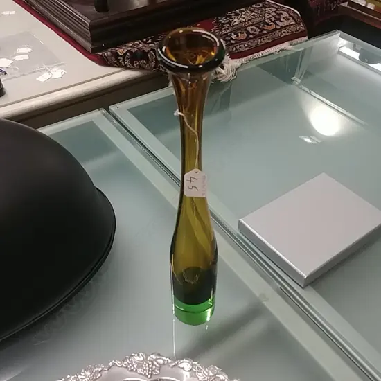 SWEEDISH ART GLASS VASE