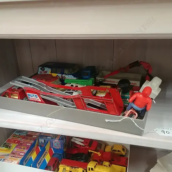 TRAY OF TOY CARS ETC