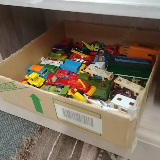 BOX LOT 30 PLUS MATCHBOX TOYS