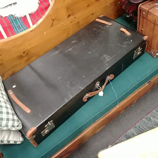 TRAVEL SUITCASE