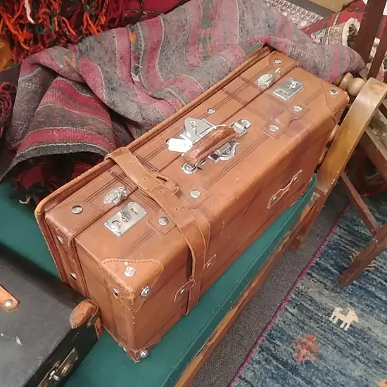 SMALL BROWN LEATHER SUITCASE