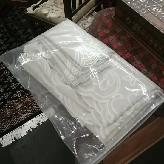 BAG OF TABLE LINEN 