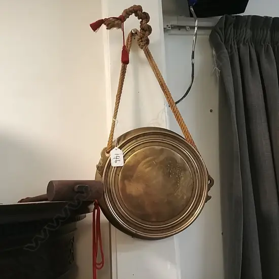 HANGING GONG