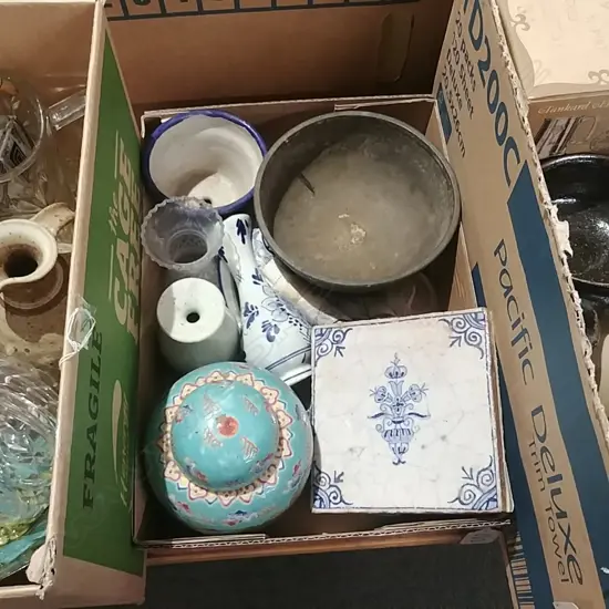 SMALL BOX OF COLLECTABLES