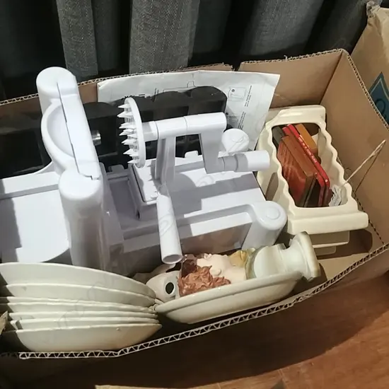 LOT BELLE FIORE,GEM IRON TINS ETC