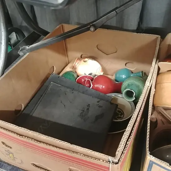 BOX OF POTTERY / ORIENTAL VASES ETC.