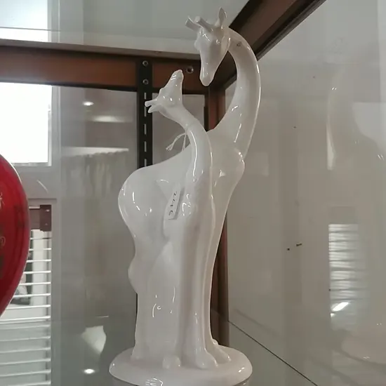 ROYAL DOULTON GIRAFFES