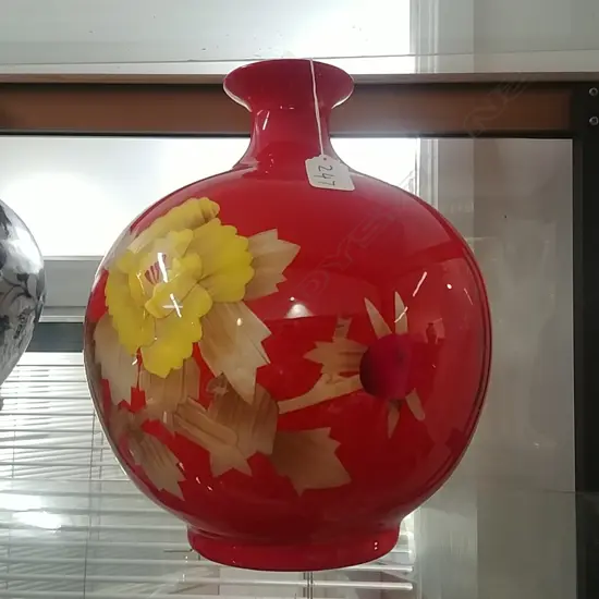 LARGE PORCELAIN FLORAL VASE