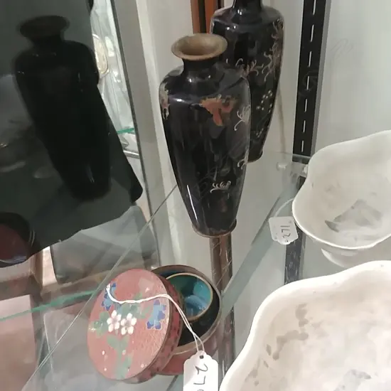 PR CLOISONE VASES AF LIDDED BOX & 2 SERVETTES