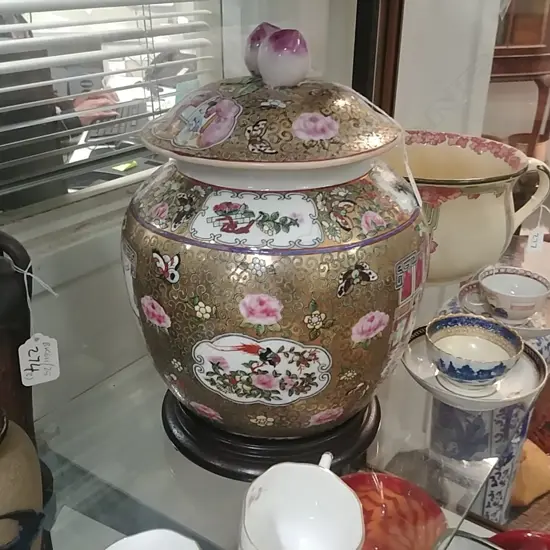 CHINESE LIDDED URN ON STAND