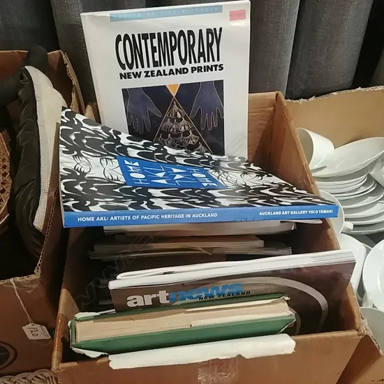 LARGE LOT OF CONTEMPORARY NZ ART BOOKS
