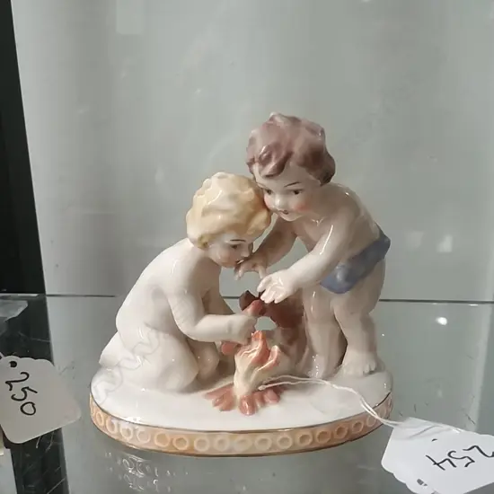 CAPODIMONTE PUTTI ORN