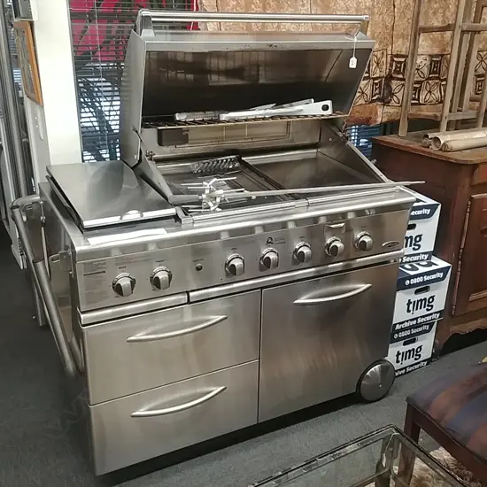 F & P DCS STAINLESS STEEL LGE BBQ