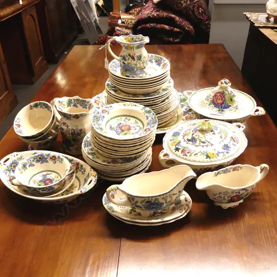 LARGE MASON'S "REGENCY" DINNER SERVICE