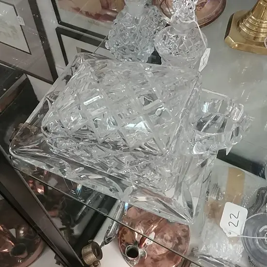 CRYSTAL CHEESE DISH & NAPKINS