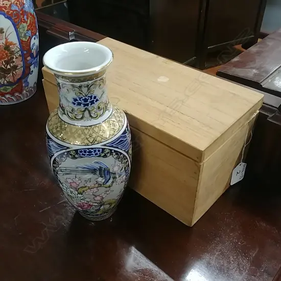 JAPANESE VASE IN BOX 