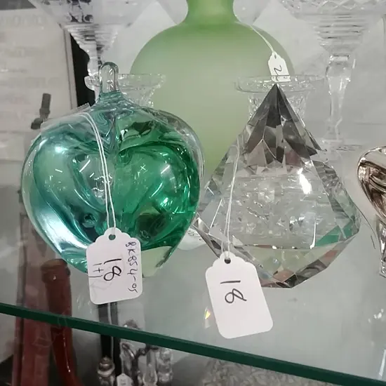 GLASS CAPSICUM & 1 OTHER 