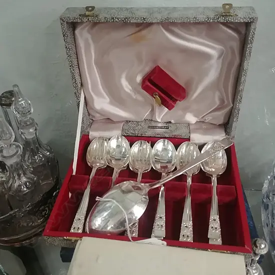 4 BOXED CUTLERY SETS