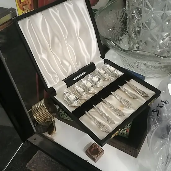 4 BOXED CUTLERY SETS