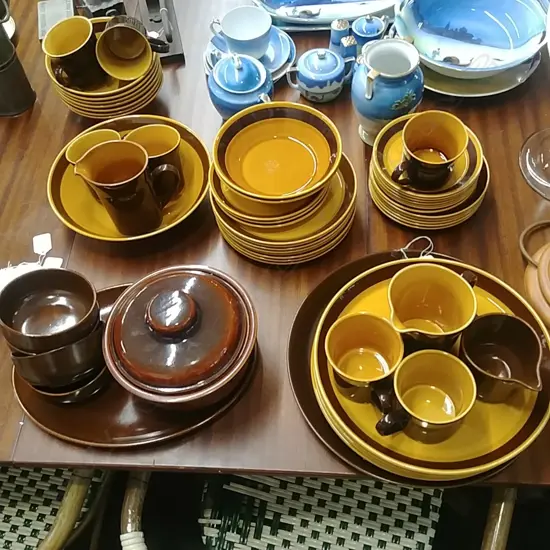 C/LYNN IRONSTONE FORMA DINNER SERVICE