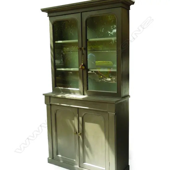 A Victorian bookcase/cabinet