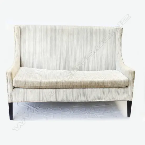 MODERN UPHOLSTERED SETTEE 