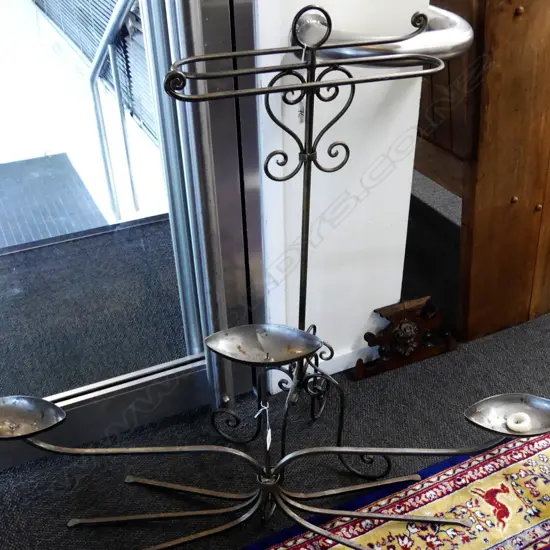 METAL TOWEL RAIL + MODERN 3 ARMED CANDELABRA 