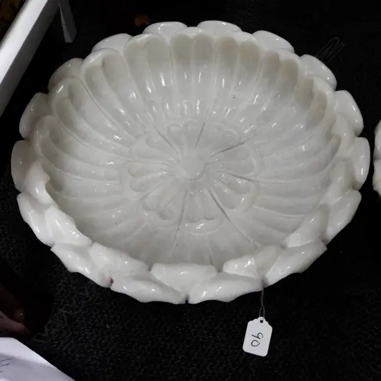 WHITE MARBLE FLOWER HEAD DISH