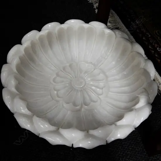 WHITE MARBLE FLOWER HEAD DISH