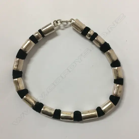 Elsa Evangelina silver and dark green velvet bead choker necklace