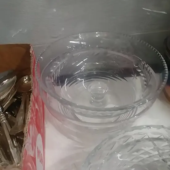 CRYSTAL BOWL & COMPORT