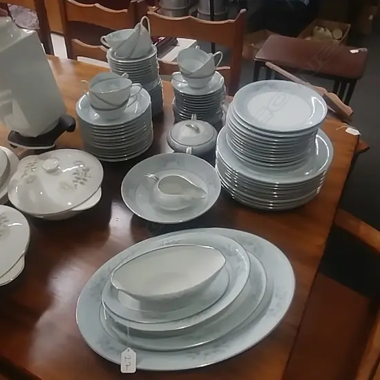 NORITAKE PART DINNER SERVICE