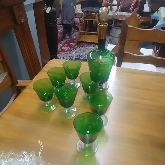 GREEN GLASS DECANTER & 7 GLASSES