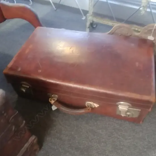 VINTAGE LEATHER BRIEFCASE
