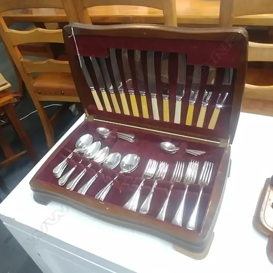 49Pc CUTLERY CANTEEN
