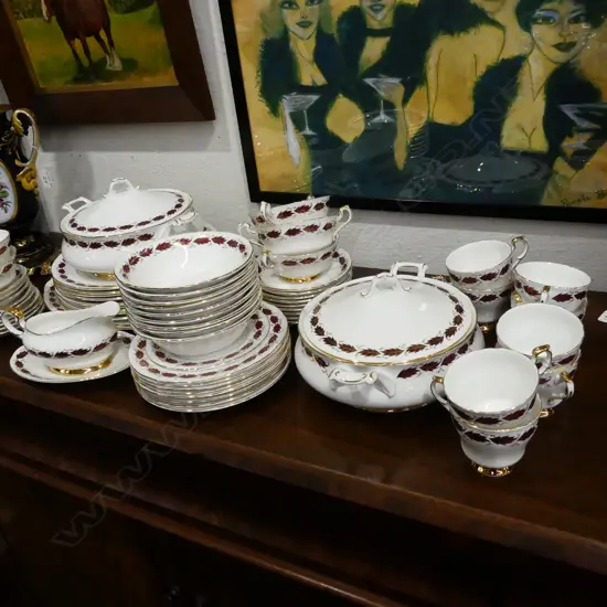 LARGE PARAGON DINNER SERVICE 