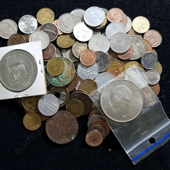 LOT OF MODERN WORLD COINS
