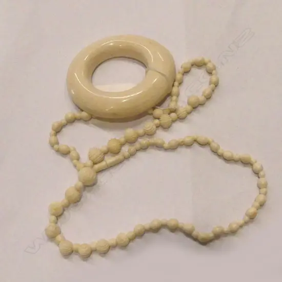 IVORY BROOCH & NECKLACE (LENGTH 54CM)