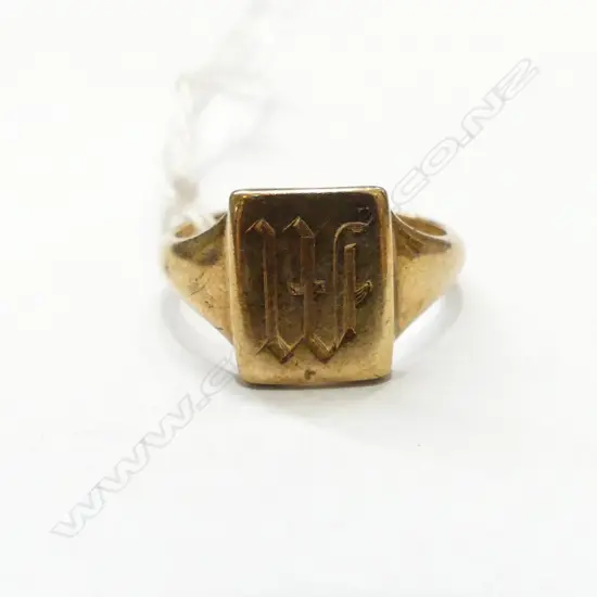18CT GOLD SIGNET RING 3.84gm