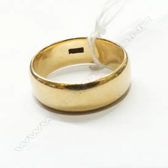 18ct GOLD WEDDING RING 5.31gm