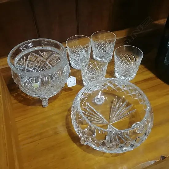 2 CRYSTAL BOWLS & 4 WHISKY GLASSES