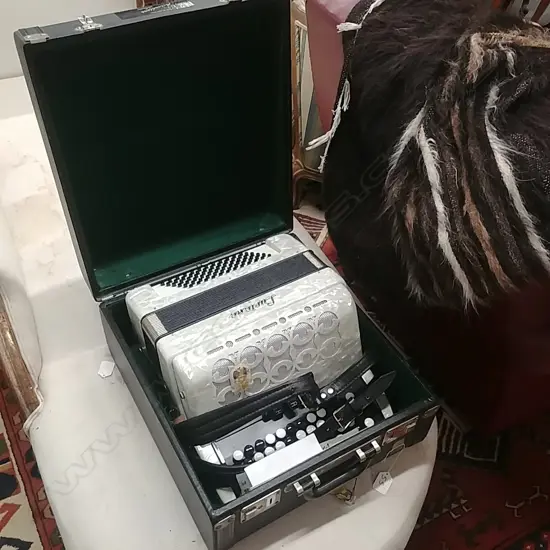 CASED ACCORDIAN