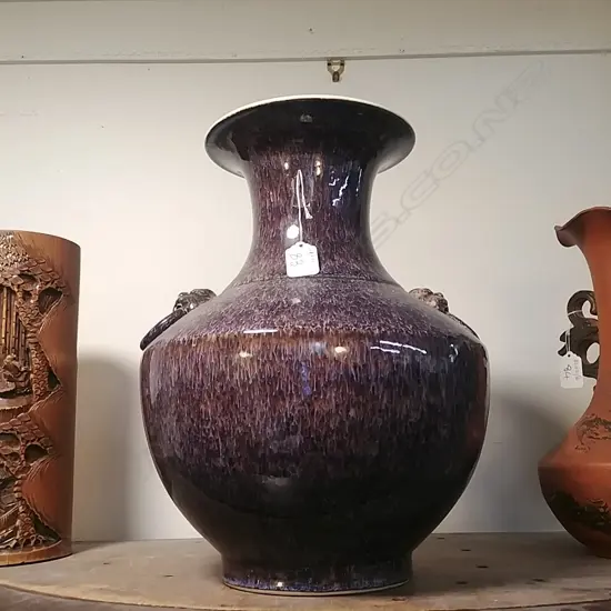 CHINESE VASE WITH 1972 DATE MARK