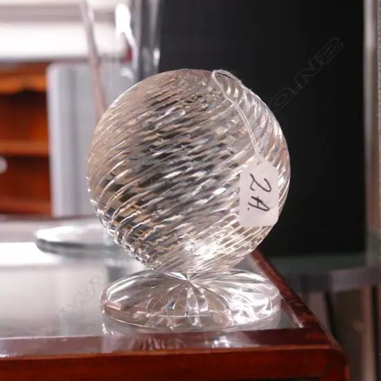 CRYSTAL SPIRAL RIBBED SPHERE PEDESTAL BASE