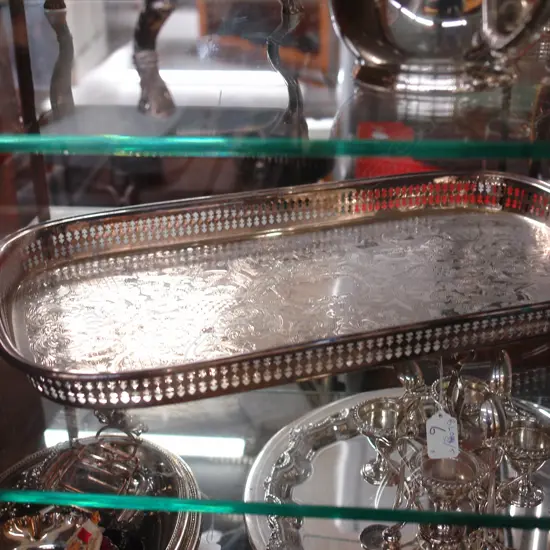 TWO HANDLED EP TRAY WITH GALLERY