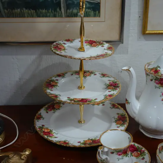 R/ALBERT OCR 3 TIER CAKE STAND