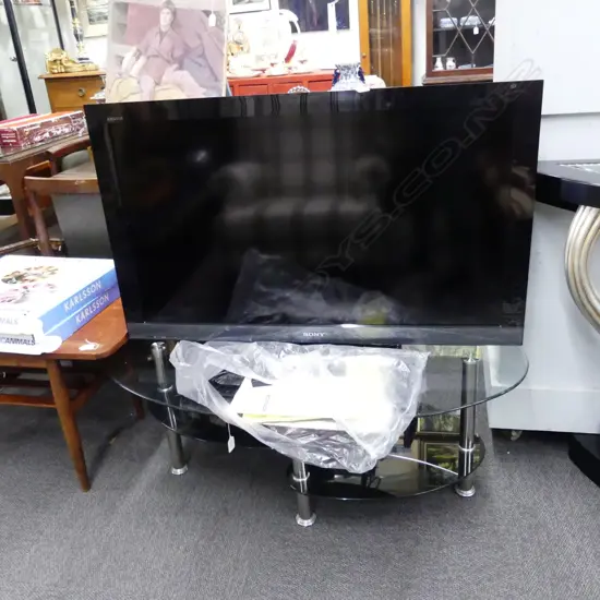 SONY 40 INCH FLAT SCREEN TV +STAND