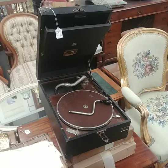 H M V TABLE GRAMOPHONE + 78S
