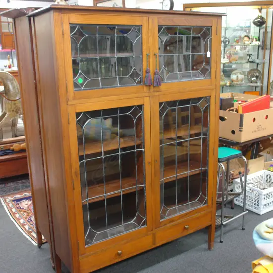 ARTS & CRAFTS LEADLIGHT DISPLAY CABINET