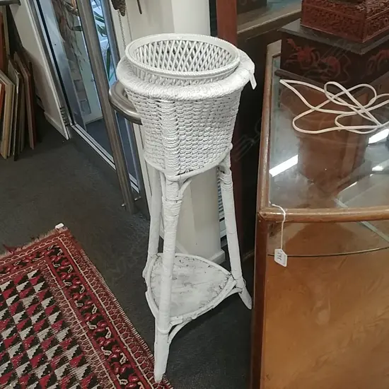 WHITE PAINTED SEAGRASS WOVEN PLANTSTAND 